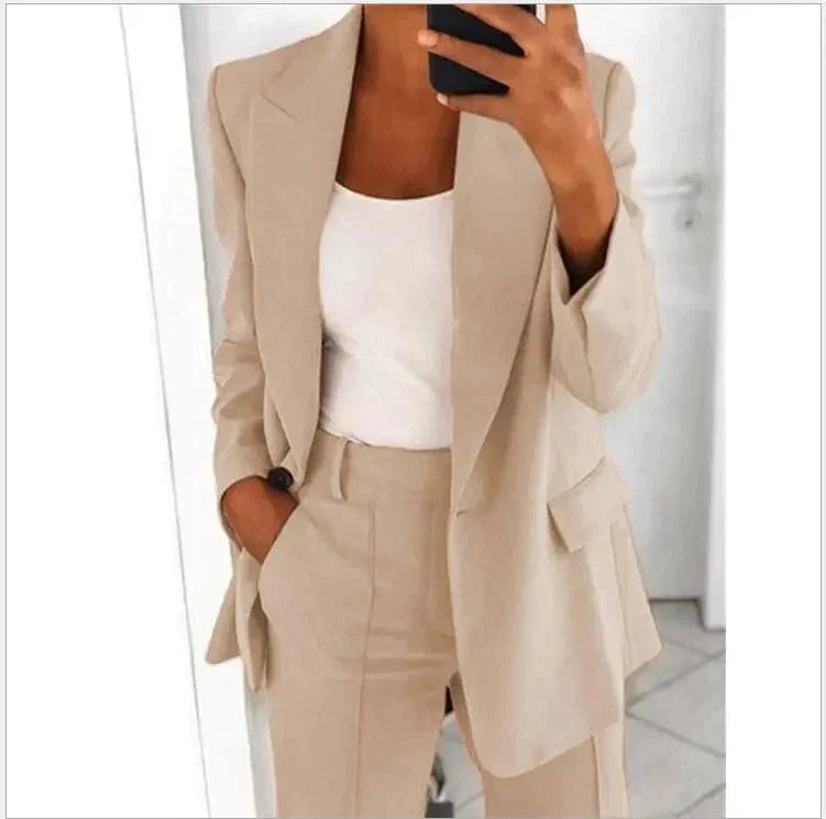 Lässiger Blazer und Hose für Frauen