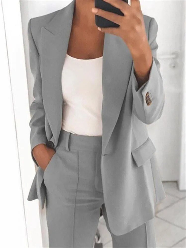 Lässiger Blazer und Hose für Frauen