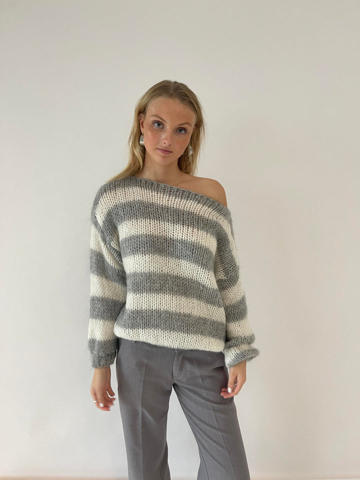 Gestreifter Damen-Strickpullover