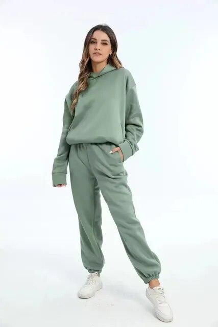 Set aus Kapuzenpulli und Sweatpants für Damen