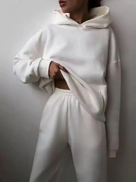 Set aus Kapuzenpulli und Sweatpants für Damen