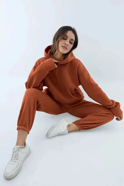 Set aus Kapuzenpulli und Sweatpants für Damen