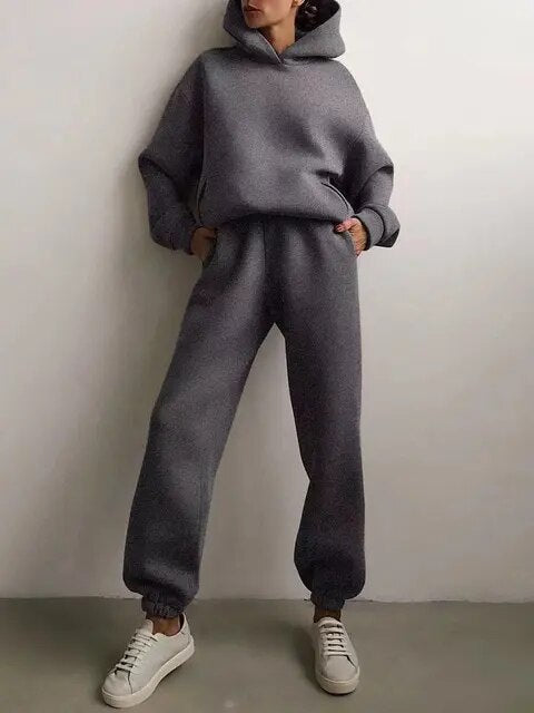 Set aus Kapuzenpulli und Sweatpants für Damen