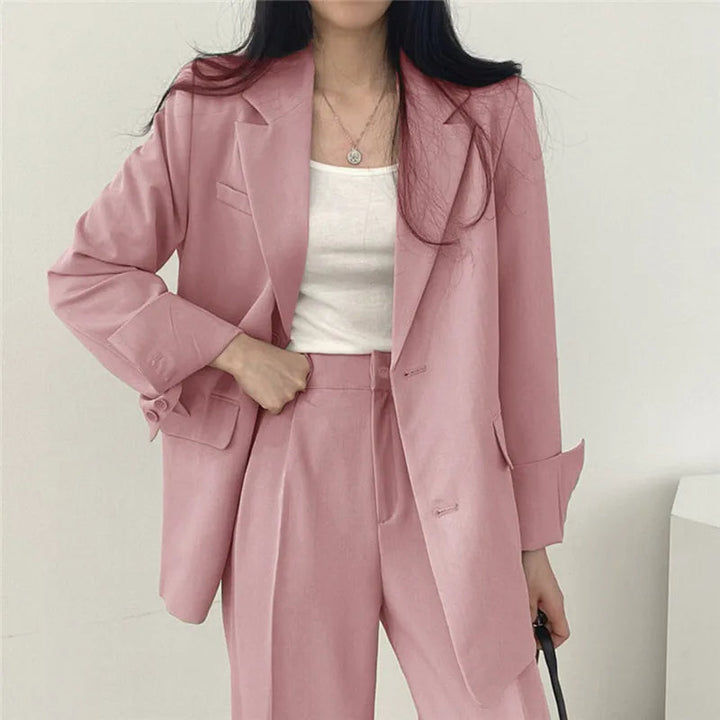 Eleganter Blazer und gerade geschnittene Hose für Damen